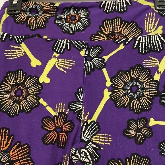 ✨LuLaRoe Purple Halloween Skeleton & Bones Leggings - Picture 2 of 7